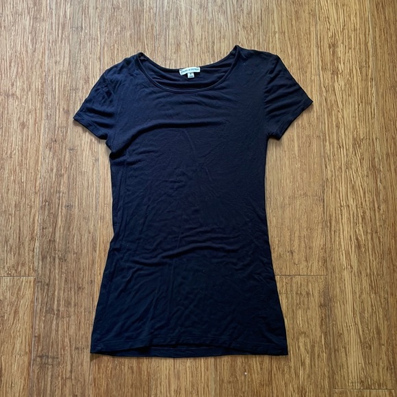Zenana Outfitters Black Tshirt - Picture 1 of 3